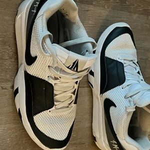 Nike Men's Black and White Athletic Shoes